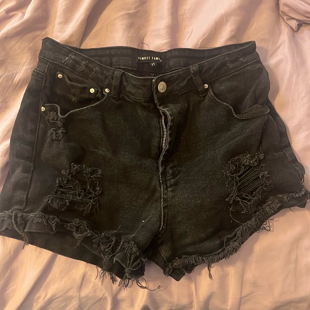 2 pairs of women’s (juniors) shorts